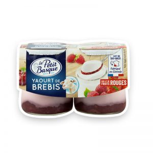 yaourt de brebis sur lit de fruits rouges