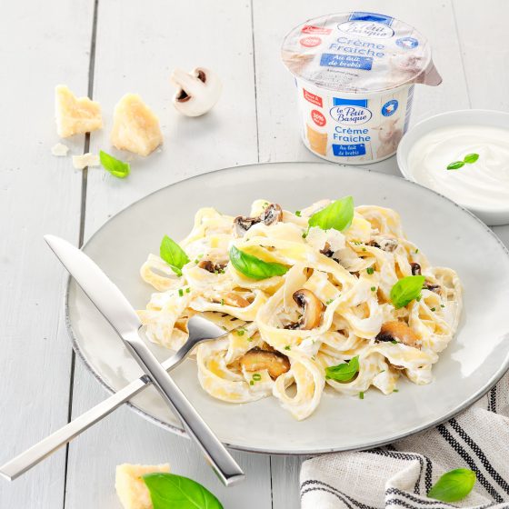 recette au lait de brebis : tagliatelles aux champignons et crème de brebis